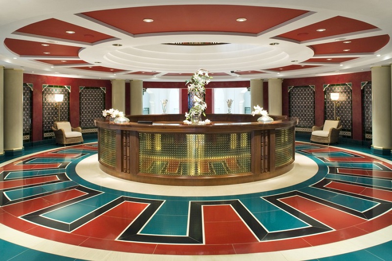 Burj-Al-Arab-hotel-lobby-with-amazing-ornament-decoration-interior