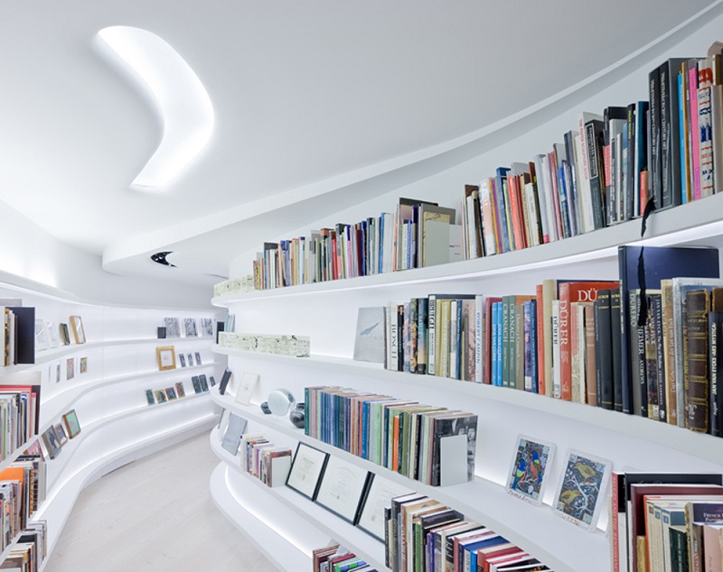 furniture-amazing-modern-white-wall-mounted-bookshelves-cool-hallway-decoration-ideas-multifunctional-bookcase-designs-for-cool-storage-system-and-interior-decoration