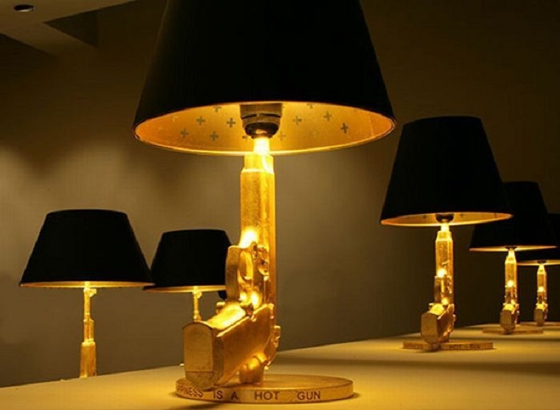 5-contemporary-hotel-table-lamps-Guns-Flos