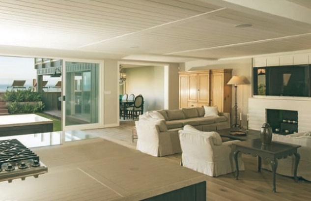 Leonardo-DiCaprio-Malibu-Beach-Home-Indoor-Outdoor-Living-room (1)